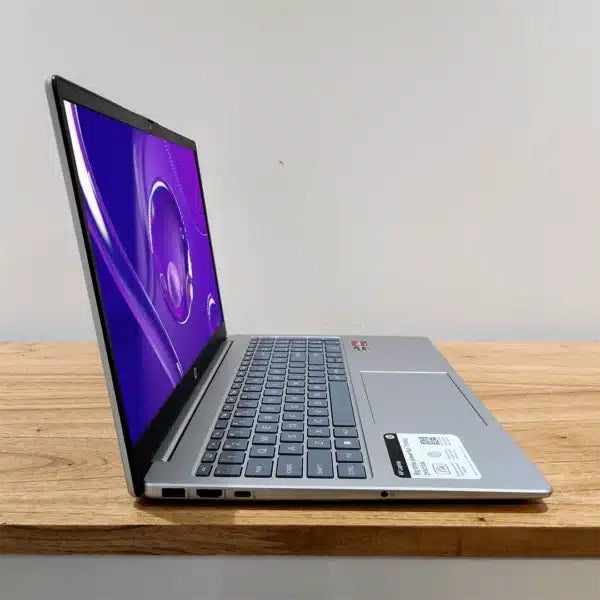 Notebook HP fc0041wm Ryzen 5 7520u 8gb RAM 512gb