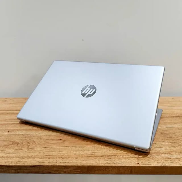 Notebook HP fc0041wm Ryzen 5 7520u 8gb RAM 512gb