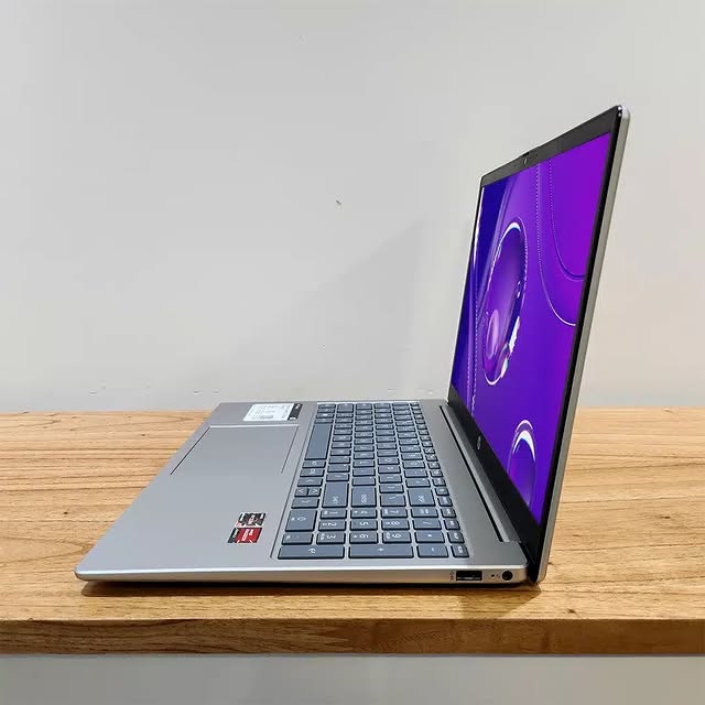 Notebook HP fc0041wm Ryzen 5 7520u 8gb RAM 512gb